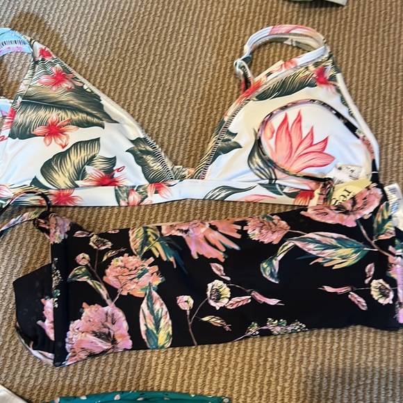 4 NWT BILLABONG/ROXY size large lot bundle - Picture 2 of 7